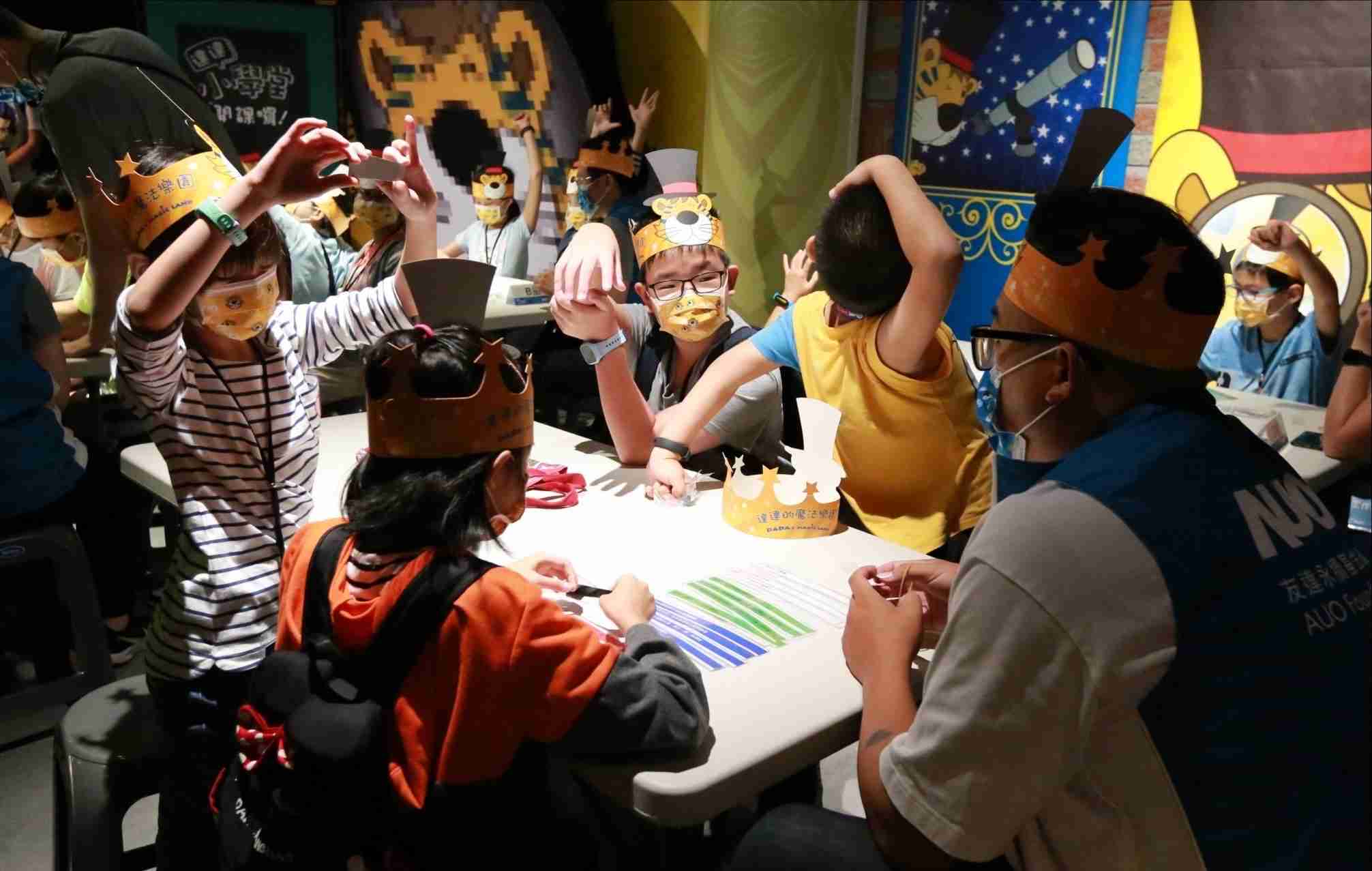 欧陆注册以永续理念推动全人教育计划，，，，内外结盟储备科普教育人才，，，荣获亚太永续行动奖社会共融面的金奖肯定