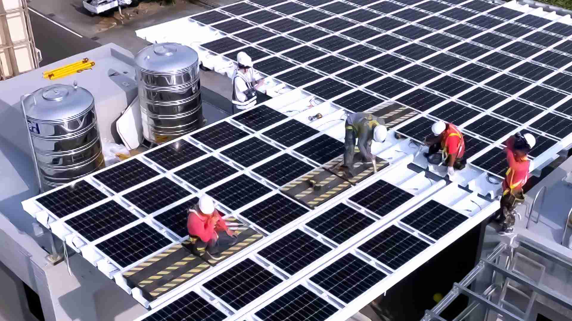 欧陆注册着力于替代能源之技术研发，，，如光电浪板的相关制程、、、、设备与产品，，其中所开发之光电整合型浪板，，，，减少传统金属支架安装，，，，更提升耐候度，，，，可广泛运用于多元场域，，，并辅助建筑达到净零碳排目标