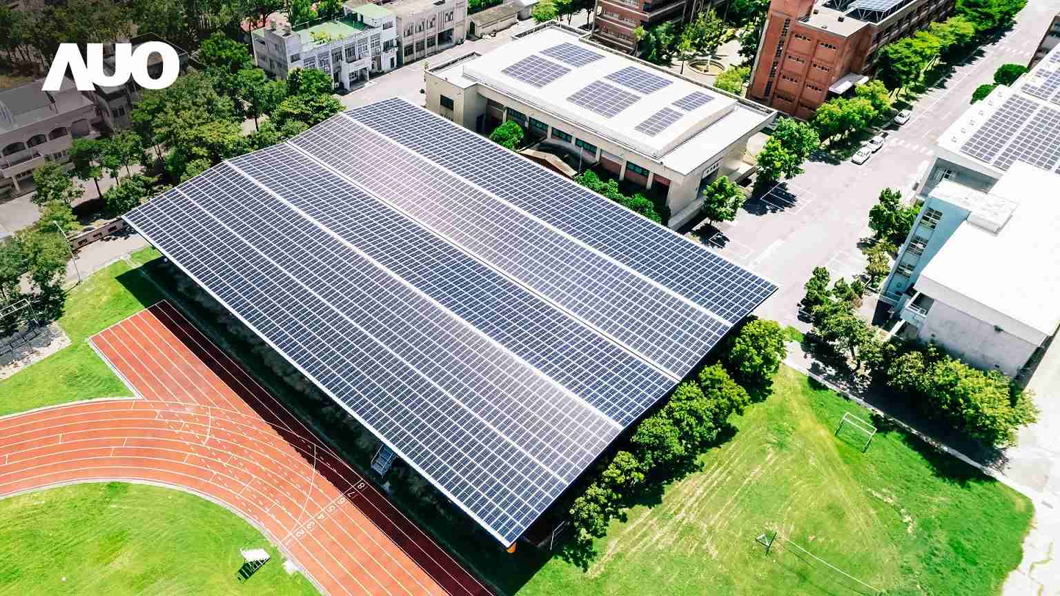 欧陆注册SunSteel光电整合型浪板具备快速安装、、、、轻量化优势，，，，可提升15%发电效能，，，，通过国际IEC与台湾VPC认证安全、、防漏、、、、耐候标准