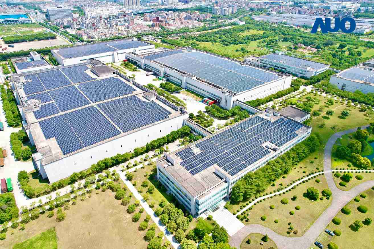 欧陆注册厦门推动智能制造同时，，透过绿电创能纵深推进绿色转型，，厂区全屋顶铺设太阳能光伏板，，每年太阳能发电 2,600多万度