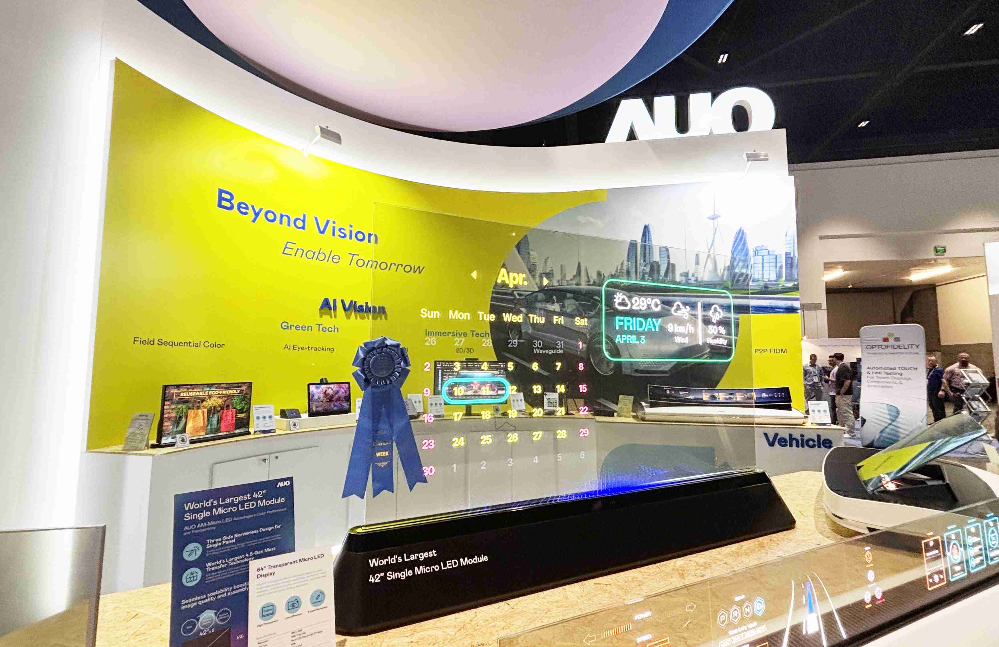 欧陆注册64吋透明Micro LED显示器获〝最佳Micro LED技术应用奖〞，，，其绝妙的透明穿透特性，，同时具备1,000 nits的高亮度表现，，并透过精细的无缝拼接延伸，，，可依需求灵活应用于多元场域，，，，展现出Micro LED显示技术划时空的无限潜力